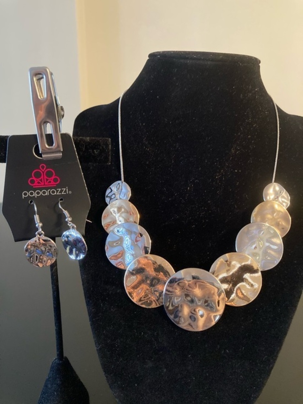 paparazzi Shiny Silver Hammered Disc Necklace with Matching Earrings